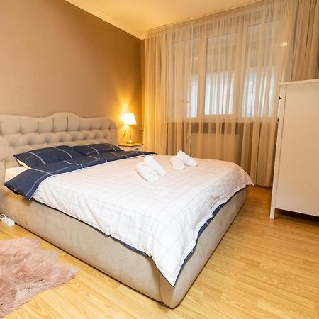Апартаменти Central Apt. Near Afi Mall, 5 Mins To The Old Town By Car Брашов Екстер'єр фото