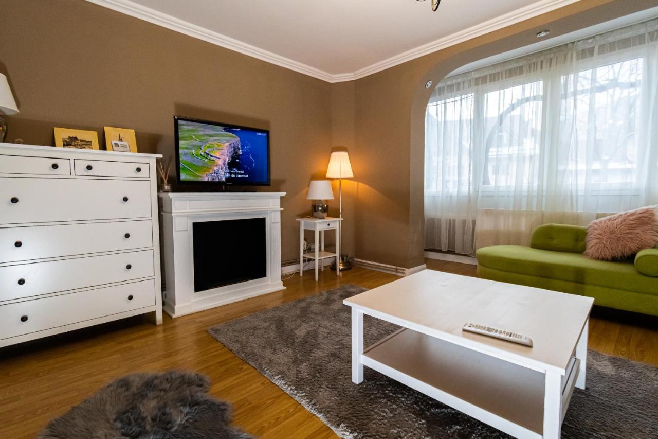 Апартаменти Central Apt. Near Afi Mall, 5 Mins To The Old Town By Car Брашов Екстер'єр фото
