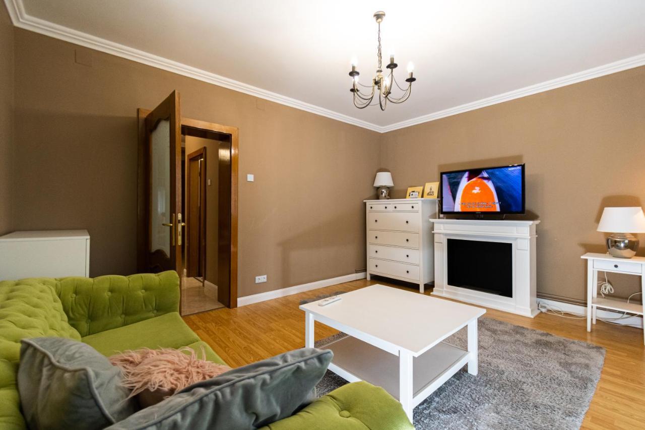 Апартаменти Central Apt. Near Afi Mall, 5 Mins To The Old Town By Car Брашов Екстер'єр фото