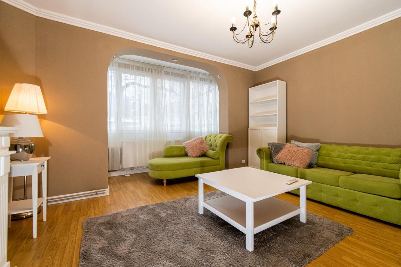 Апартаменти Central Apt. Near Afi Mall, 5 Mins To The Old Town By Car Брашов Екстер'єр фото