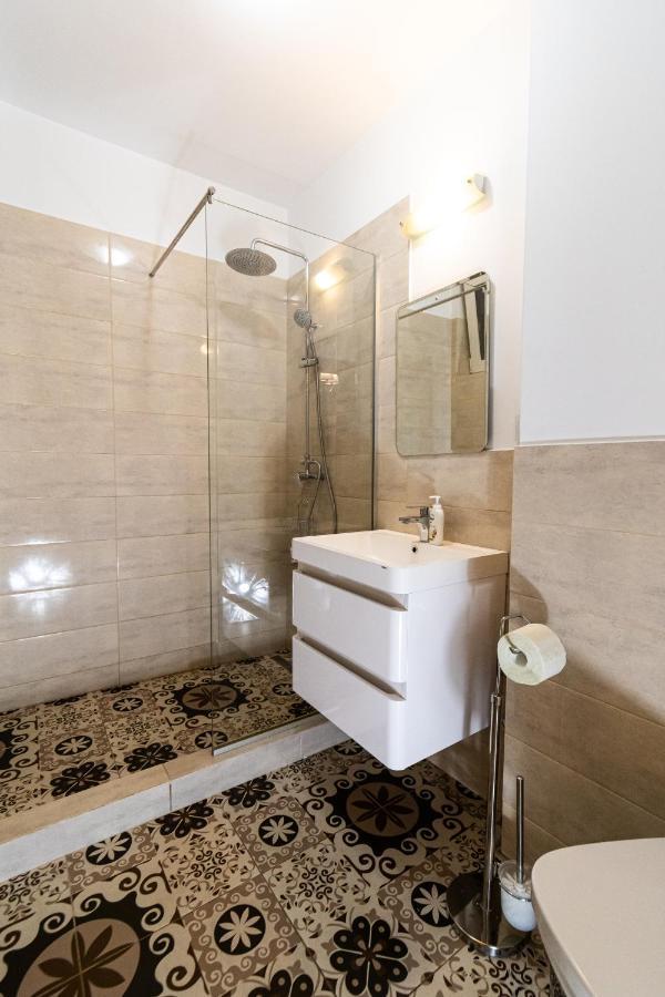 Апартаменти Central Apt. Near Afi Mall, 5 Mins To The Old Town By Car Брашов Екстер'єр фото