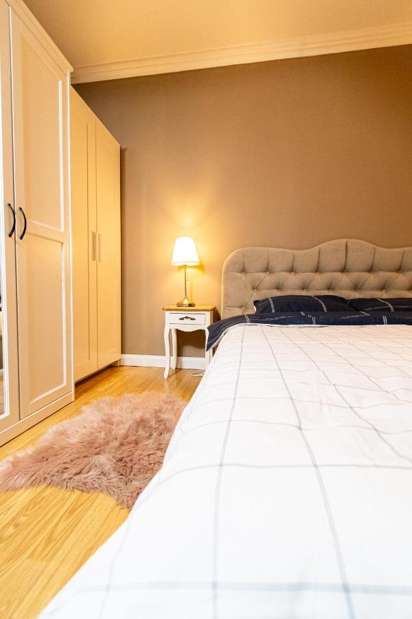 Апартаменти Central Apt. Near Afi Mall, 5 Mins To The Old Town By Car Брашов Екстер'єр фото